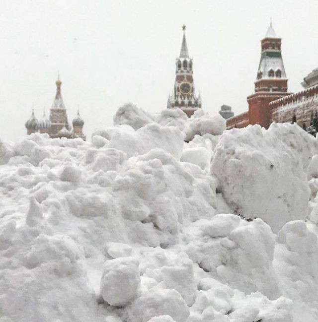 Рекордный снегопад в Центральной России (23 фото)