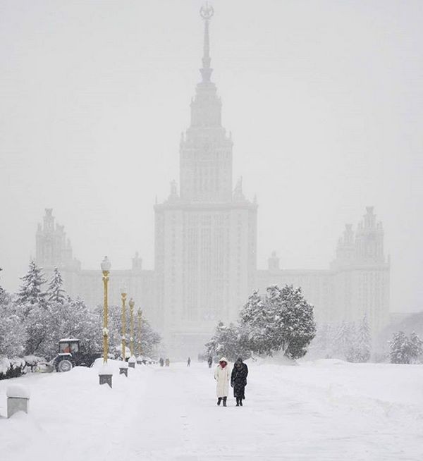 Рекордный снегопад в Центральной России (23 фото)