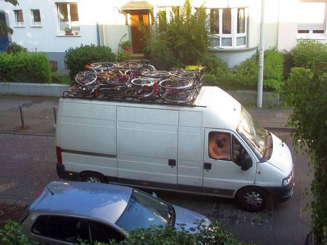 Как в Германии избавляются от старого хлама (9 фото)