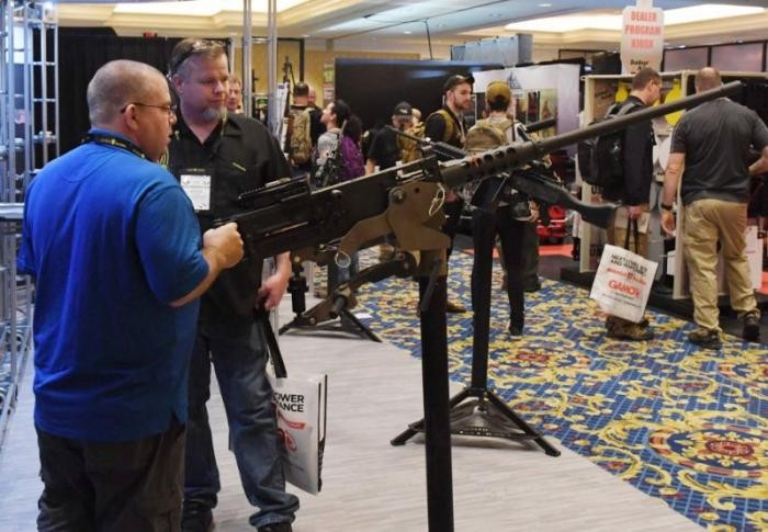 Экскурсия по крупнейшей в мире выставке огнестрельного оружия (15 фото)