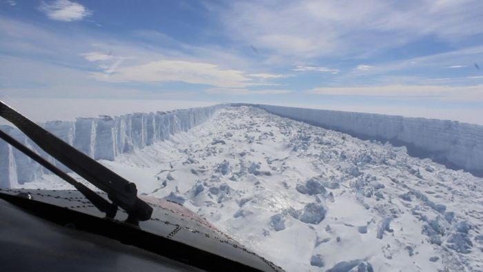 От ледника в Антарктиде откололось 5800 квадратных километров льда (5 фото)