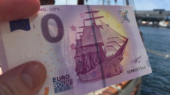 В Германии появились банкноты номиналом в 0 евро (3 фото)