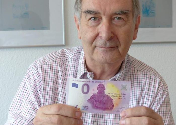 В Германии появились банкноты номиналом в 0 евро (3 фото)