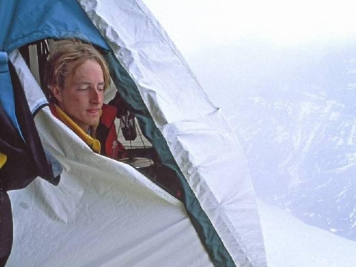 Да ночь продержаться: как скалолазы спят в горах (10 фото)