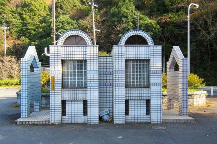 Общественные туалеты Японии, которые поражают воображение (17 фото)