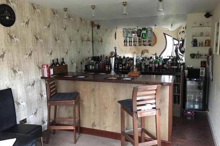 Уютный мини-паб во дворе дома (23 фото)