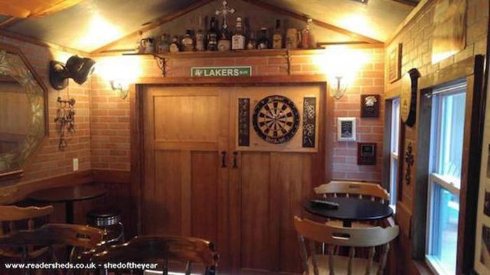 Уютный мини-паб во дворе дома (23 фото)