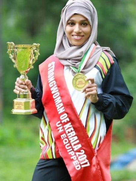 На конкурсе бодибилдеров победа досталась индианке в хиджабе (5 фото)