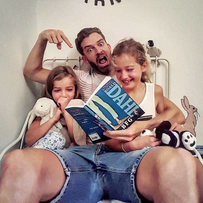 Многодетный отец демонстрирует суровые реалии семейной жизни (21 фото)