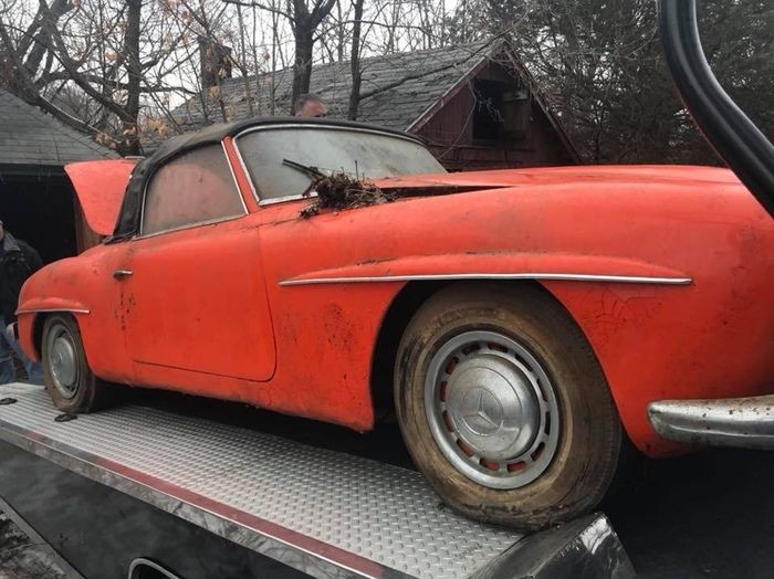 Классический Mercedes-Benz 190 SL найден в заброшенном гараже Уолтема (6 фото)