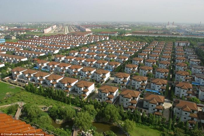 Китайская деревня миллионеров (5 фото)