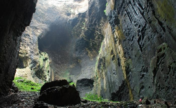 Одна из самых отвратных пещер мира (8 фото)