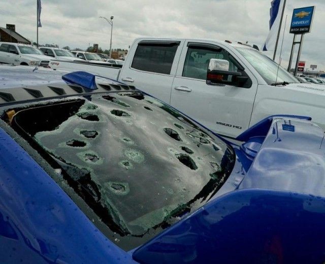В Алабаме град повредил 380 новых Автомобилей (24 фото