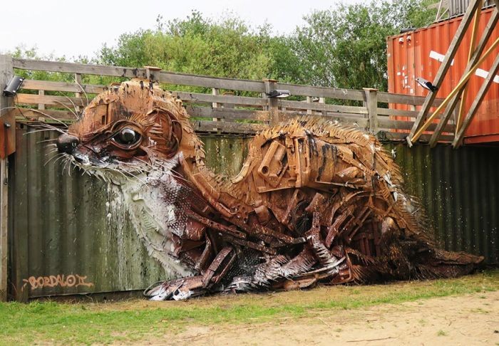 Объемные скульптуры животных и мусора (35 фото)
