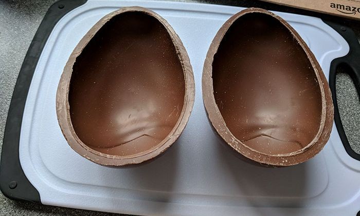 Первоапрельский розыгрыш с шоколадным яйцом (10 фото)