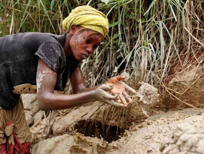 Кустарная добыча золота в Конго (18 фото)