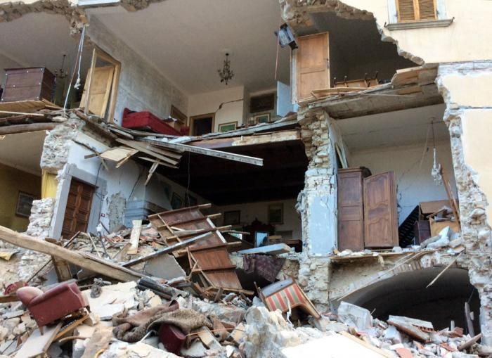Землетрясение в Италии: фотографии до и после (28 фото)