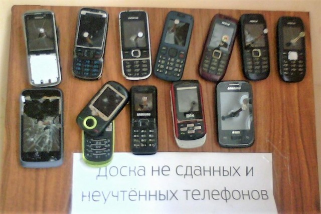 Изъятые телефоны у военнослужащих в воинских частях (10 фото)