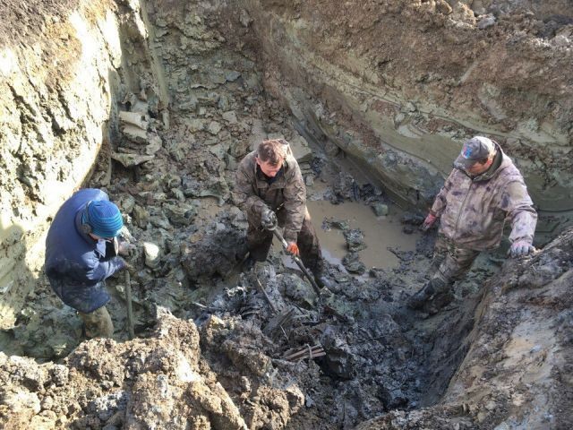 Под Санкт-Петербургом найден сбитый самолет Миг-3 (15 фото)