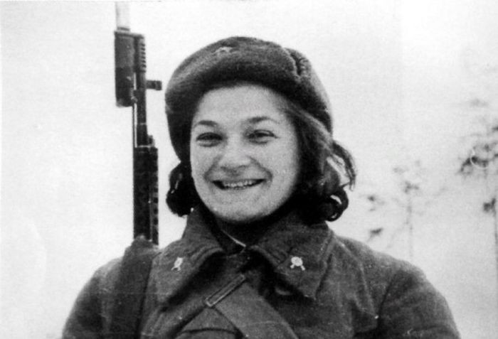 Очаровательные улыбки женщин-военнослужащих Красной армии (38 фото)