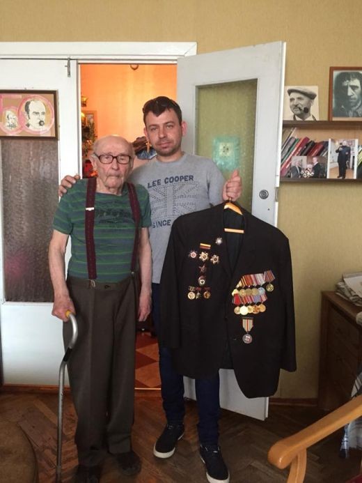 В Белоруссии ветерана ВОВ поздравили просроченным печеньем (5 фото)