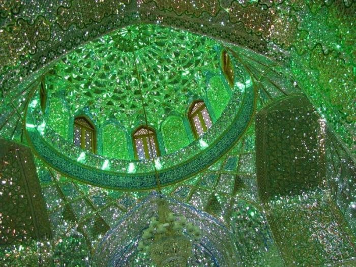 Зеркальная мечеть Шах-Черах — одно из чудес света (10 фото)