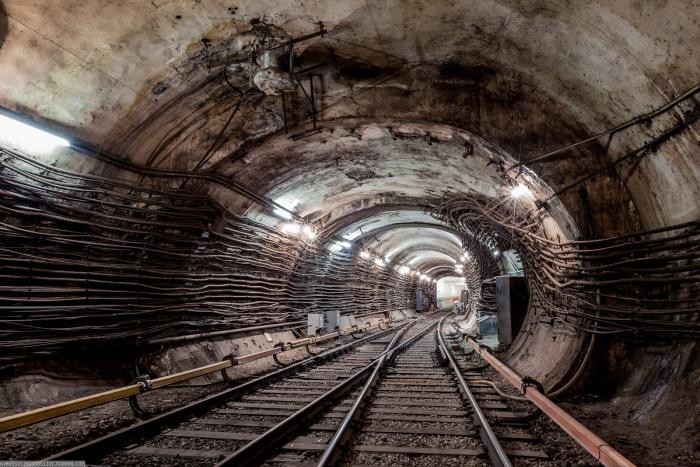 Подземные тоннели метро в Москве (23 фото)