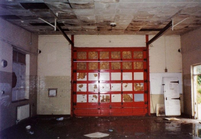 Дом из старой пожарной станции (7 фото)