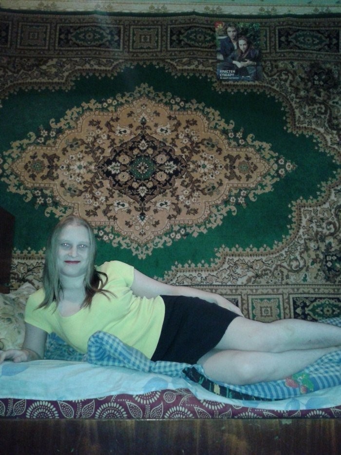 Тигрицы и ковры: cногшибательные дамы, намекающие на уют (20 фото)