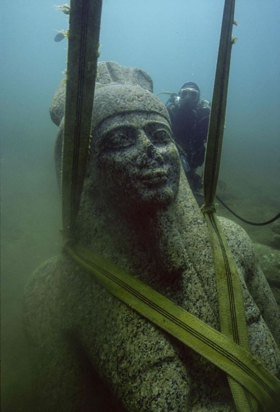 Египетские артефакты более 1200 лет пролежали под водой (16 фото)