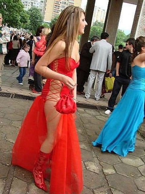 Странные платья выпускниц (19 фото)