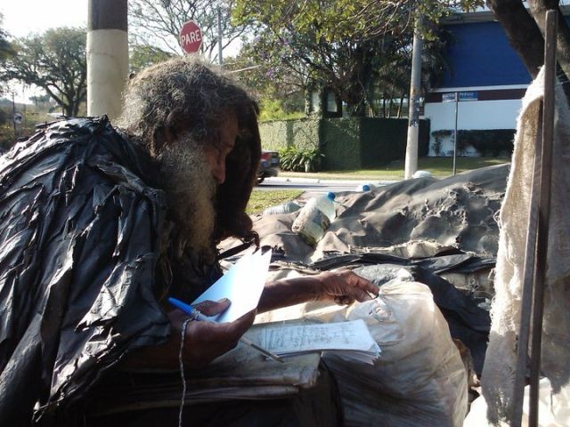 Как бездомный поэт вернулся к нормальной жизни (7 фото)