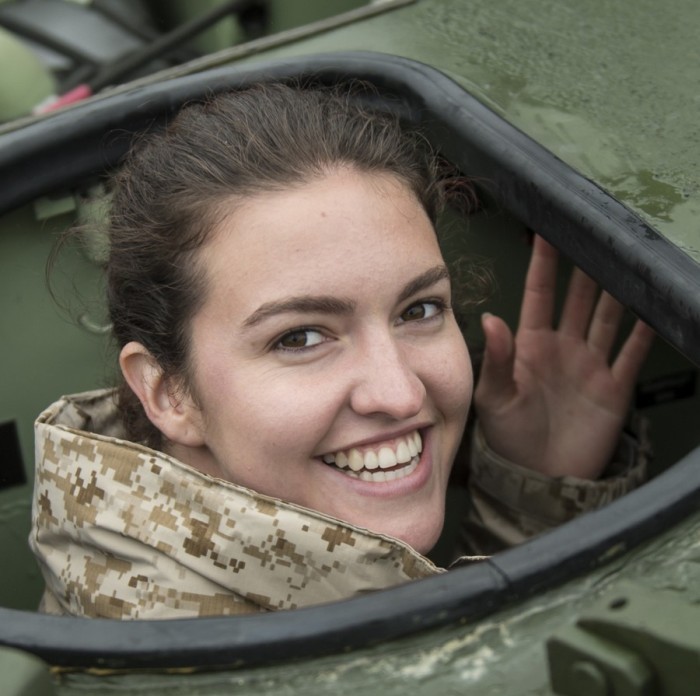Девушки и жены оценили условия службы в армии (38 фото)