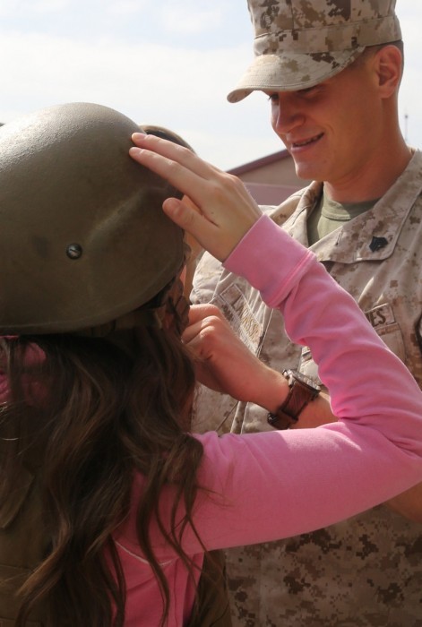 Девушки и жены оценили условия службы в армии (38 фото)