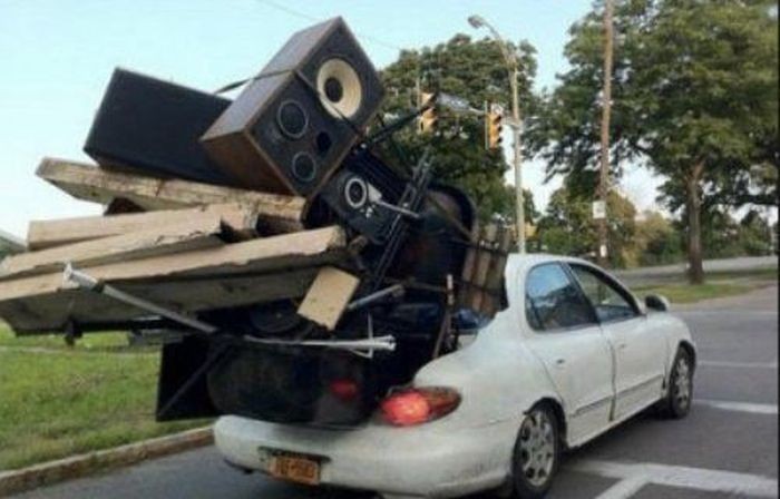 Безумные способы перевозки грузов (30 фото)
