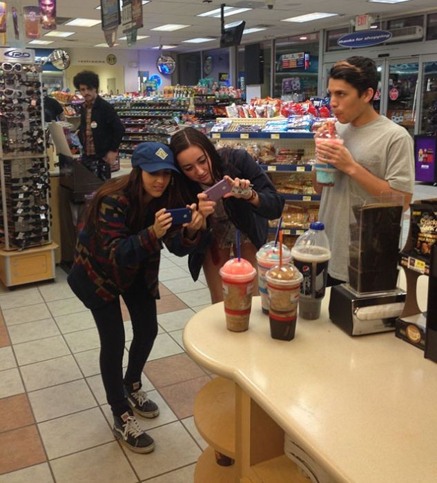 Люди, фотографирующие еду (16 фото)