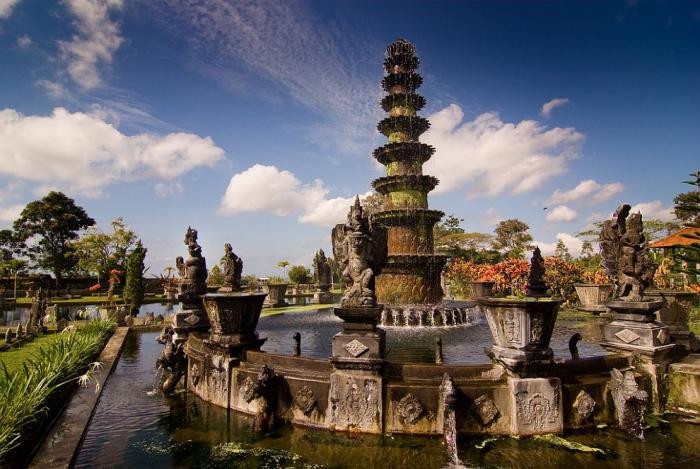 Экскурсия во дворец Тиртаганга на Бали (21 фото)