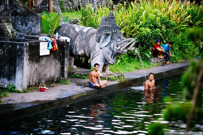 Экскурсия во дворец Тиртаганга на Бали (21 фото)