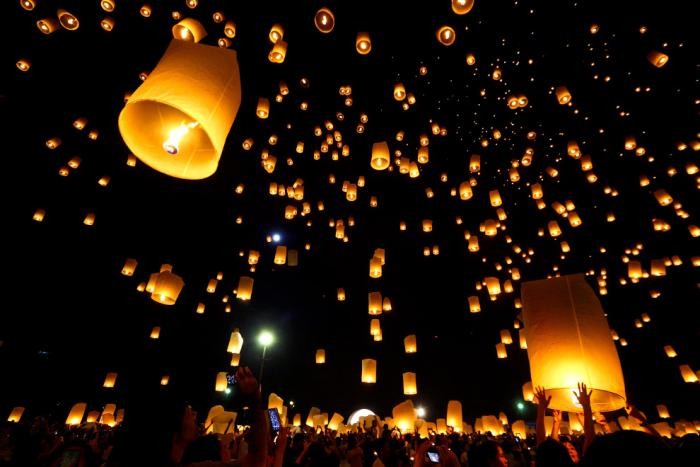 Фестиваль небесных фонариков в Таиланде (12 фото)
