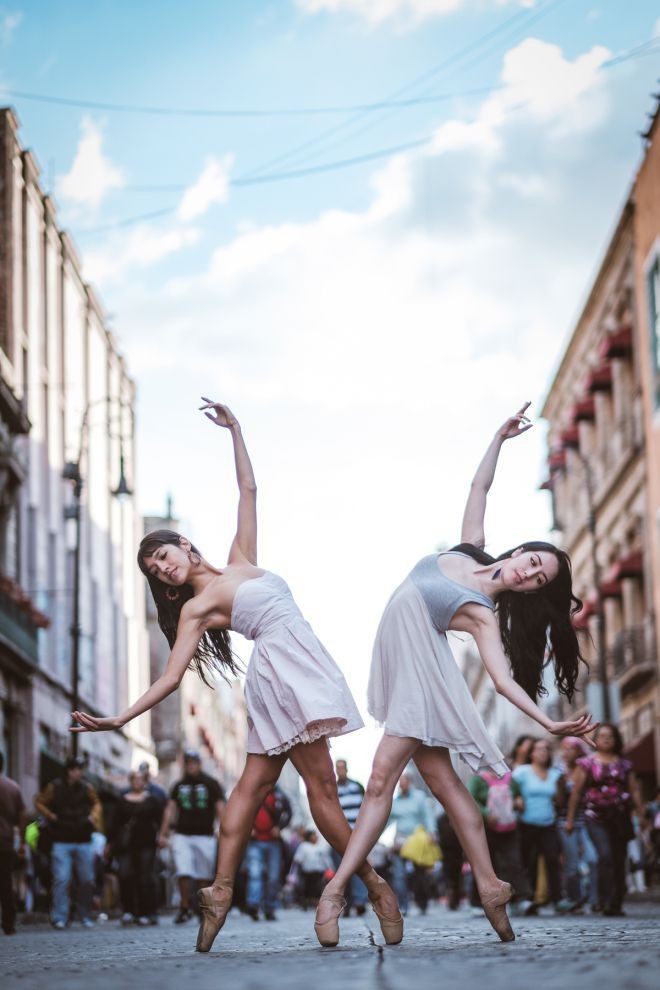Чувственные портреты танцоров на оживленных улицах (18 фото)