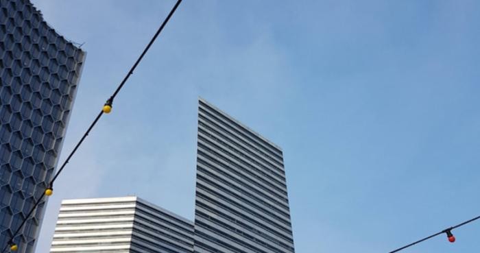Плоское здание в Сингапуре (4 фото)