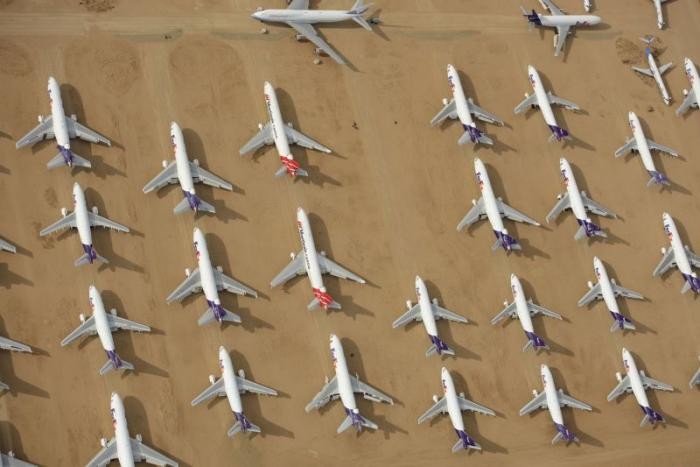 Кладбище в пустыне, где покоятся 300 000 новых самолетов (7 фото)
