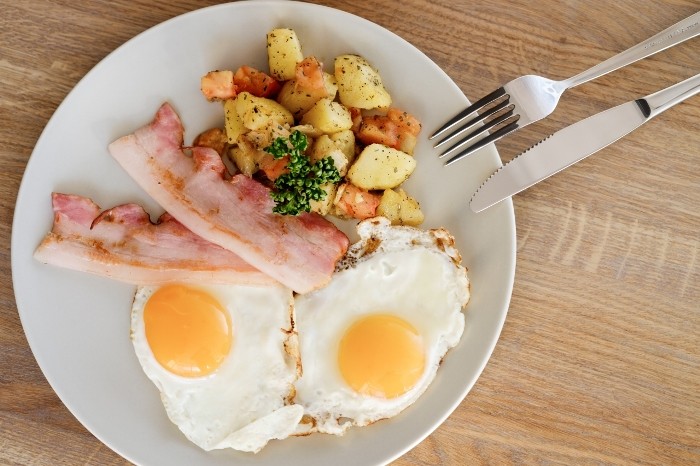 Популярные ошибочно полезные завтраки (7 фото)