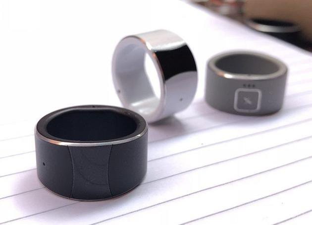 Xenxo — кольцо, заменяющее кошелек, гарнитуру и будильник (7 фото)