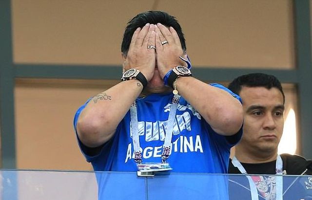 Диего Марадона на матче Аргентина - Хорватия (10 фото)