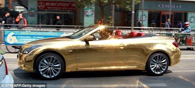 Автомобиль из чистого золота (6 фото)