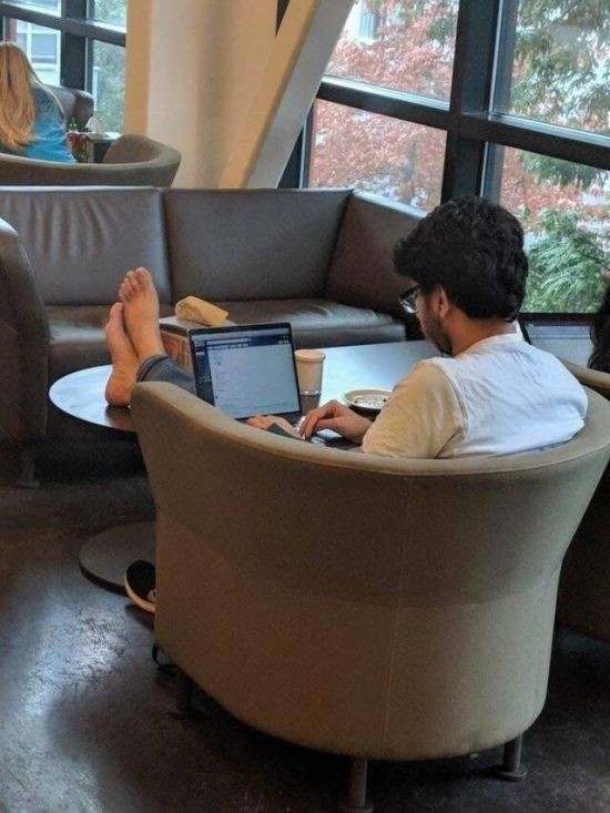 Люди, делающие плохие вещи (23 фото)