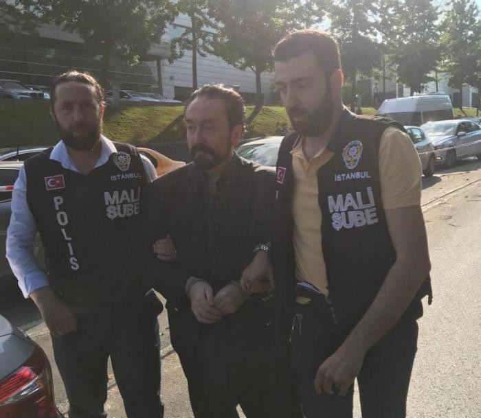 Лидер турецкого «секс-культа» арестован за мошенничество (5 фото)