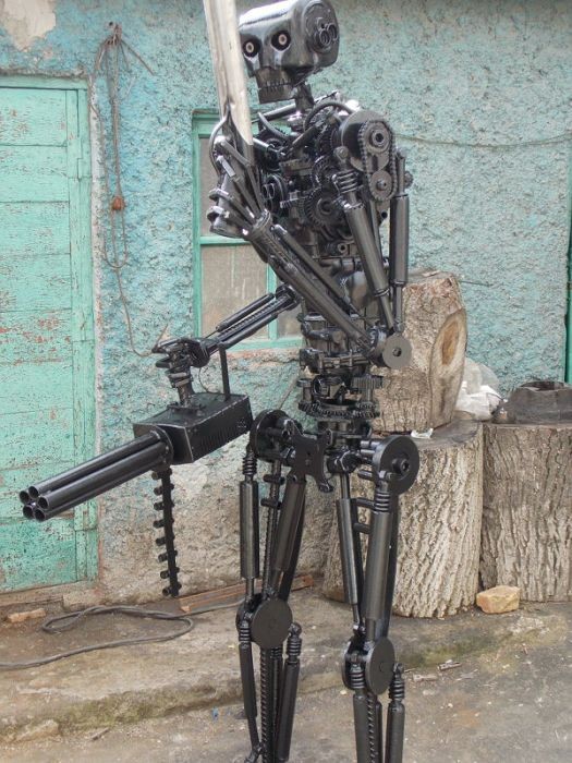 Робот из кучи металлолома (15 фото)