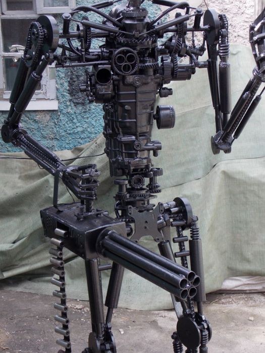 Робот из кучи металлолома (15 фото)